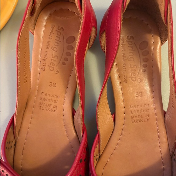 Spring Step Leather Flats with Bow - Picture 2 of 3